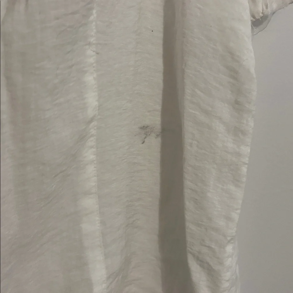 Lightweight White Button-Up Short Sleeve Shirt - Picture 4 of 7